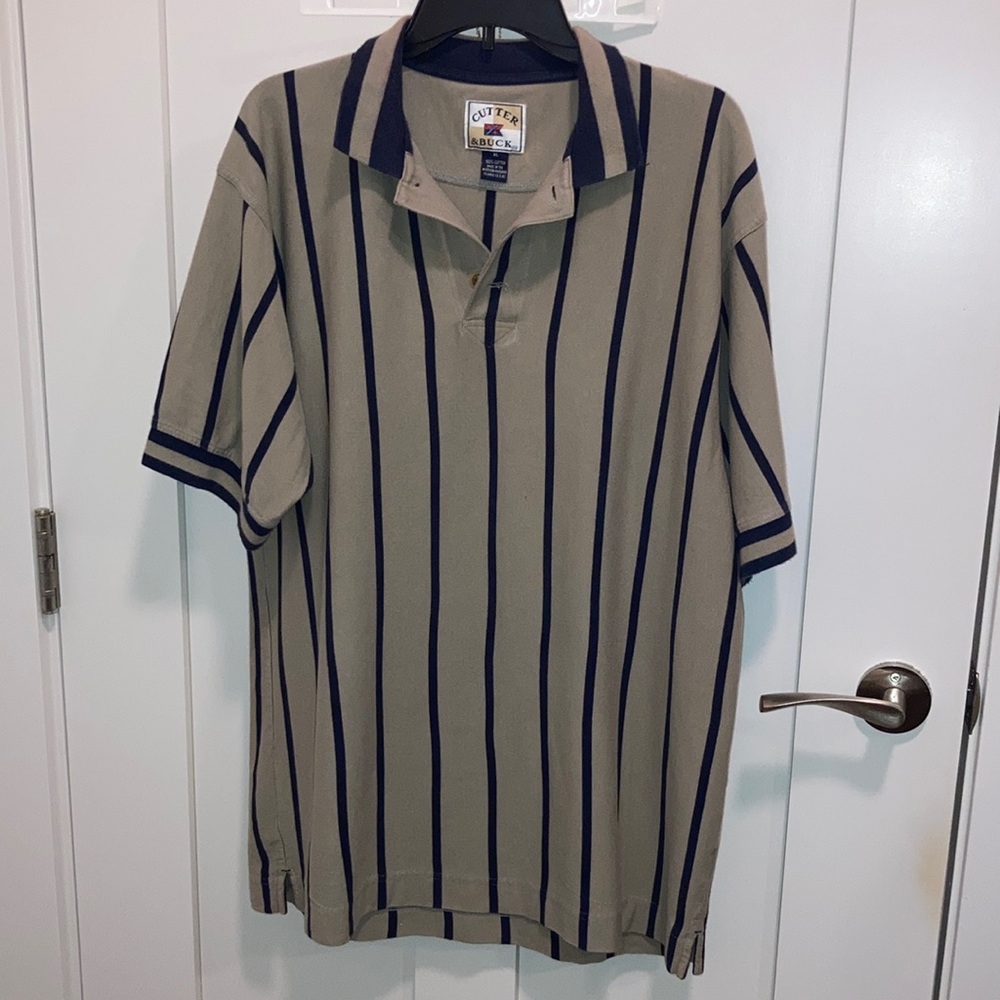Mens short sleeve polo shirt. Cutter & Buck.
